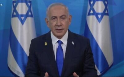Le Premier ministre Benjamin Netanyahu fait une déclaration vidéo lors de la cérémonie d'État pour l'attentat du 7 octobre. (Capture d'écran vidéo/ GPO)