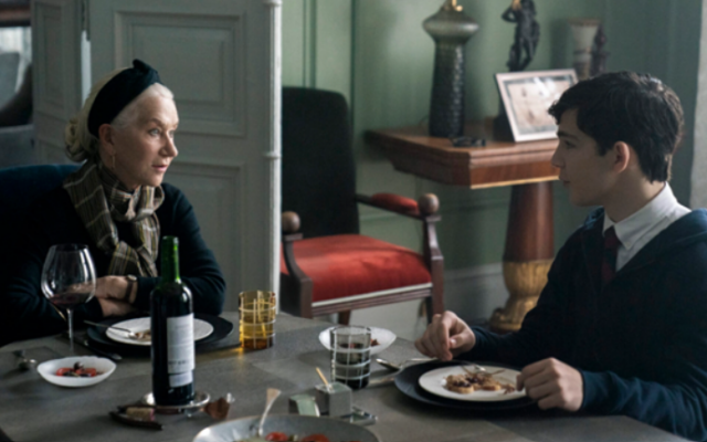 Helen Mirren dans le rôle de Grand-mère et Bryce Gheisar dans celui de Julian dans White Bird : A Wonder Story (Larry Horricks via JTA)