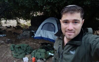 Le sergent-major (Rés.) Yishaï Netanel Greenbaum, dont le décès à la suite de blessures subies au combat au Liban a été annoncé par l’armée israélienne  le 19 octobre 2024 (Crédit : Armée israélienne)