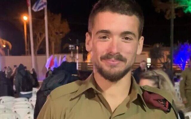 Le sergent réserviste Etay Azulay, tué à la frontière du Liban le 6 octobre 2024. (Crédit : Armée israélienne) Le sergent réserviste Etay Azulay, tué à la frontière du Liban le 6 octobre 2024. (Crédit : Armée israélienne)