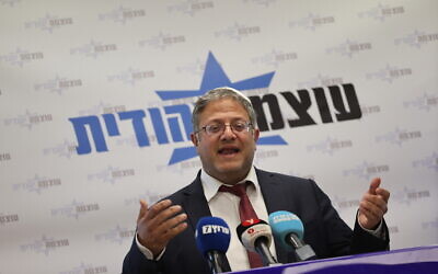 Le leader du parti Otzma Yehudit et ministre de la Sécurité nationale Itamar Ben Gvir dirige une réunion de faction à la Knesset, le 28 octobre 2024. (Crédit : Yonatan Sindel/Flash90)
