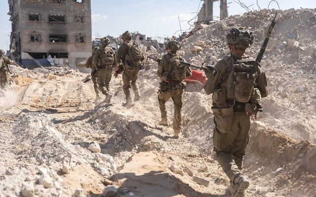 Les troupes de Tsahal opèrent dans la bande de Gaza dans une photo autorisée pour la publication le 15 novembre 2024. (Crédit : Armée israélienne) Les troupes de Tsahal opèrent dans la bande de Gaza dans une photo autorisée pour la publication le 15 novembre 2024. (Crédit : Armée israélienne)