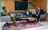 L'envoyé spécial américain Amos Hochstein rencontre le chef d'état-major de Tsahal Herzi Halevi et le ministre de la Défense Israël Katz à Tel Aviv le 21 novembre 2024. (Crédit : Ariel Hermoni/Ministère de la Défense)