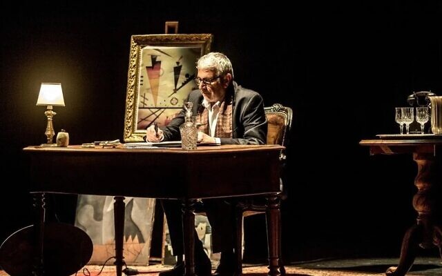 Michel Boujenah dans la pièce « Inconnu à cette adresse ». (Crédit : Théâtre Anthéa d'Antibes)