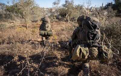 Les troupes de l'armée israélienne en opération dans le sud du Liban, une image diffusée le 2 novembre 2024. (Crédit : Tsahal)