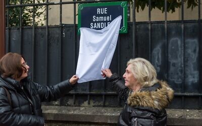 Inauguration de la rue Samuel Sandler, à Versailles, le 6 novembre 2024. (Crédit : Adèle Kiffer / Ville de Versailles)