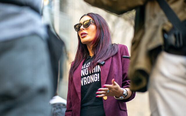 La militante d'extrême droite Laura Loomer s'adressant aux médias avant le début du procès de l'ancien président américain Donald Trump au tribunal pénal de Manhattan, à New York, le 15 avril 2024. (Crédit : David Dee Delgado/Getty Images via AFP) La militante d'extrême droite Laura Loomer s'adressant aux médias avant le début du procès de l'ancien président américain Donald Trump au tribunal pénal de Manhattan, à New York, le 15 avril 2024. (Crédit : David Dee Delgado/Getty Images via AFP)