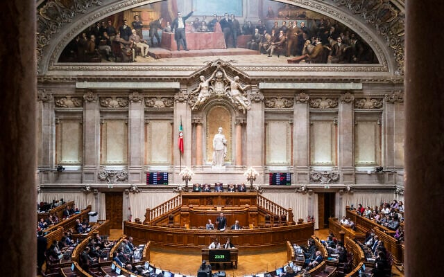 Le Premier ministre portugais Luis Monténégro prononce un discours lors du débat de préparation du Conseil européen au Parlement portugais à Lisbonne, le 16 octobre 2024. (Photo de Patricia DE MELO MOREIRA / AFP) Le Premier ministre portugais Luis Monténégro prononce un discours lors du débat de préparation du Conseil européen au Parlement portugais à Lisbonne, le 16 octobre 2024. (Photo de Patricia DE MELO MOREIRA / AFP)
