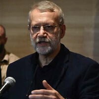 Ali Larijani, haut conseiller du guide suprême iranien Ali Khamenei, fait une déclaration après avoir rencontré le président du parlement libanais à Beyrouth, le 15 novembre 2024. (Crédit : AFP)