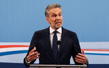 Le Premier ministre néerlandais Dick Schoof s'exprime lors d'une conférence de presse à la Catshuis, la résidence officielle du Premier ministre, à La Haye, le 15 novembre 2024. (Crédit : Simon Wohlfahrt / AFP)
