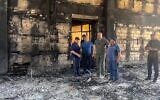 Sur cette photo tirée d'une vidéo publiée par le chef de la République russe du Daghestan le 24 juin 2024, le gouverneur du Daghestan, Sergei Melikov, au centre, visite la synagogue endommagée de Kele-Numaz à Derbent, en Russie. (La chaîne Telegram du chef de la République russe du Daghestan via AP)