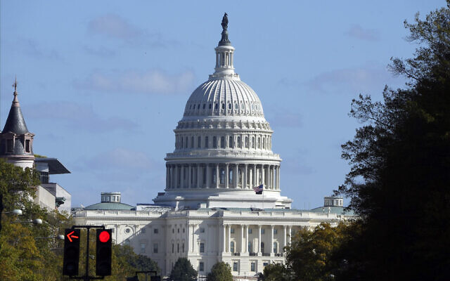 Vu du Capitole depuis Pennsylvania Avenue, à Washington, le jour des élections, le 5 novembre 2024. (Crédit : Jon Elswick/AP) Vu du Capitole depuis Pennsylvania Avenue, à Washington, le jour des élections, le 5 novembre 2024. (Crédit : Jon Elswick/AP)
