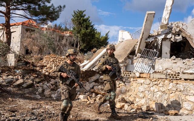 Des soldats israéliens opèrent dans le sud-Liban, le 20 novembre 2024. (Emanuel Fabian/Times of Israel) Des soldats israéliens opèrent dans le sud-Liban, le 20 novembre 2024. (Emanuel Fabian/Times of Israel)