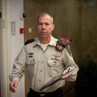 Le secrétaire général Avi Gil arrivant au bureau du Premier ministre, à Jérusalem, le 3 janvier 2023. (Crédit : Yonatan Sindel/Flash90)