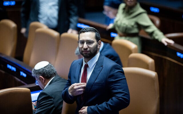 Le ministre du Néguev, de la Galilée et de la Résilience nationale, Yitzhak Wasserlauf, en séance plénière à la Knesset à Jérusalem, le 30 septembre 2024 (Crédit : Yonatan Sindel/Flash90).