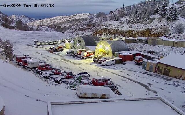 Le mont Hermon et sa station de ski sous la neige, le 26 novembre 2024. (Capture d'écran : Twitter)