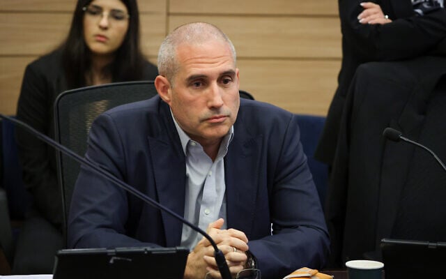 Le député du Likud Hanoch Milwidsky lors d'une réunion de la commission de la Constitution, du droit et de la justice de la Knesset, le 25 novembre 2024. (Crédit : Noam Moskowitz, Bureau du porte-parole de la Knesset) Le député du Likud Hanoch Milwidsky lors d'une réunion de la commission de la Constitution, du droit et de la justice de la Knesset, le 25 novembre 2024. (Crédit : Noam Moskowitz, Bureau du porte-parole de la Knesset)