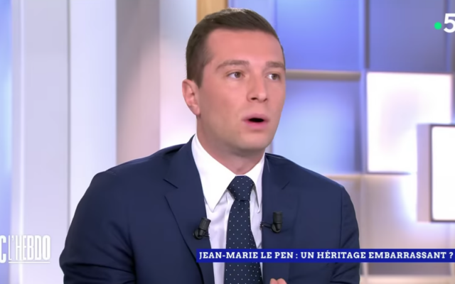Le président du Rassemblement national, Jordan Bardella, sur le plateau de « C politique », le 16 novembre 2024. (Capture d'écran Youtube / C l'hebdo France Télévisions) Le président du Rassemblement national, Jordan Bardella, sur le plateau de « C politique », le 16 novembre 2024. (Capture d'écran Youtube / C l'hebdo France Télévisions)