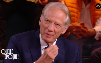 L'ancien Premier ministre Dominique De Villepin (à droite), sur le plateau de « Quelle époque », le 23 novembre 2024. (Crédit : Capture d'écran/Youtube/Quelle époque - France Télévisions)