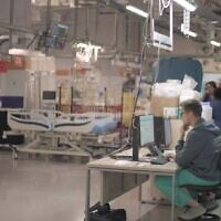Un hôpital souterrain. (Crédit : Eli Katzoff)