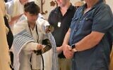 L'ex-otage Erez Calderon lors de sa bar mitzvah, le 31 octobre 2024, à Kiryat Gat. (Autorisation)
