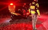 Des secouristes sur les lieux où un travailleur étranger a été tué dans une attaque à la roquette du Hezbollah, à Kfar Masaryk dans le nord d'Israël, le 6 novembre 2024. (Crédit : Magen David Adom)