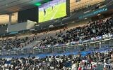 Une équipe sécurité sépare une section avec de nombreux fans israéliens de la zone voisine lors du match de la Ligue des Nations France-Israël au Stade de France à Paris, le 14 novembre 2024. (Crédit : Joshua Genuth)