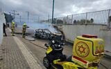 La scène de l'explosion d'une voiture, à Lod, le 24 novembre 2024. (Crédit : Magen David Adom)