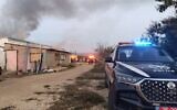 La propriété où Ziv Belfer, 52 ans, et Shimon Najm, 54 ans, tous deux résidents de la ville, ont été tués dans une attaque de roquettes du Hezbollah,  dans le nord de Nahariya, le 12 novembre 2024. (Crédit : Tsipi Aloni)