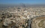 Vue aérienne montrant de la fumée après l'entrée des djihadistes et de leurs alliés dans la ville d'Alep, dans le nord de la Syrie, tôt le 30 novembre 2024. (Crédit : Mohammed Al-Rifai / AFP)