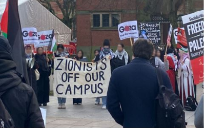 Une manifestation sur un campus universitaire, au Royaume-Uni, en février 2024. (Crédit : CST Campus Report) Une manifestation sur un campus universitaire, au Royaume-Uni, en février 2024. (Crédit : CST Campus Report)