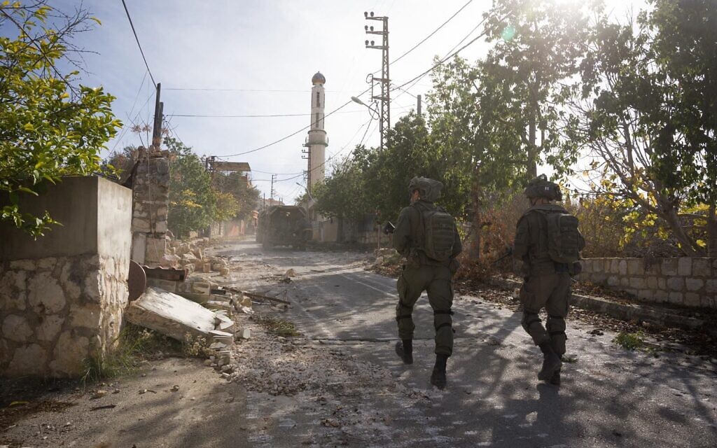 Des troupes de la 91ᵉ division de l’armée israélienne opérant dans le sud du Liban, sur une photo diffusée le 15 décembre 2024. (Crédit : Armée israélienne)