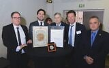 Cérémonie de remise de la médaille de « Juste parmi les nations » à Jeanne-Monique Roux de Bézieux en présence de (de gauche à droite) Benjamin Tal, fils de Denise Buhler-Tal, Patrick Klugman, président du Comité français pour Yad Vashem, Pierre-François Veil, Président d'honneur du Comité français  pour Yad Vashem, Geoffroy Roux de Bézieux, entrepreneur, et l'Ambassadeur d'Israël en France Joshua Zarka, le 17 novembre 2024. (Crédit : Facebook / Comité français pour Yad Vashem)