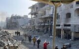 Des Palestiniens évacuant l'hôpital Kamal Adwan, au nord de Gaza, sur une photo diffusée le 29 décembre 2024. (Crédit : Armée israélienne)
