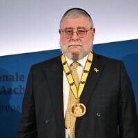 Pinchas Goldschmidt, rabbin d'origine suisse et leader de la communauté juive, photographié après avoir reçu le prix international Charlemagne d'Aix-la-Chapelle 2024 (Karlspreis), à Aix-la-Chapelle, dans l'ouest de l'Allemagne, le 9 mai 2024. (Crédit : Ina Fassbender/AFP)