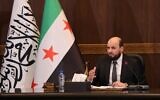 Sur cette image diffusée par la chaîne Telegram de l'agence de presse officielle arabe syrienne (SANA), le nouveau Premier ministre de transition de la Syrie, Mohammad al-Bashir préside une réunion du nouveau cabinet à Damas, le 10 décembre 2024. (Crédit Stringer/SANA/AFP)