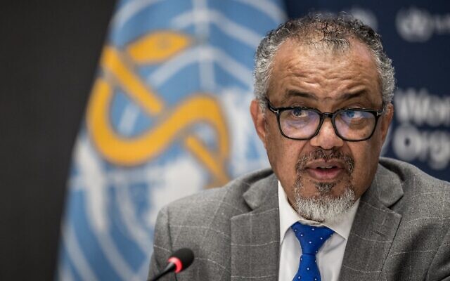 Illustration : Le directeur-général de l'OMS, Tedros Adhanom Ghebreyesus, lors d'une conférence de presse au siège de l'Organisation mondiale de la santé, à Genève, le 10 décembre 2024. (Crédit : Fabrice Coffrini/AFP)