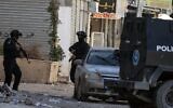 Illustration : Les forces de sécurité de l'Autorité palestinienne déployées dans le camp de Jénine, dans le nord de la Cisjordanie, le 18 décembre 2024. (Crédit : Jaafar Ashtiyeh/AFP)