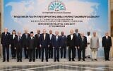 Des chefs d'État et des délégués posent pour une photo de groupe lors du sommet du D-8 au Caire, le 19 décembre 2024. (Crédit : Présidence iranienne/AFP)