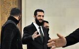 Le chef de Hayat Tahrir al-Sham (HTS), Ahmed al-Sharaa (également connu sous le nom d'Abu Mohammad al-Jolani), arrivant pour une réunion avec des responsables druzes du Parti socialiste progressiste (PSP) du Liban en visite, à Damas, le 22 décembre 2024. (Crédit : AFP)