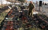 Photo d'illustration : Des armes et d'autres équipements qui, selon l'armée israélienne, appartenaient au groupe terroriste libanais du Hezbollah, saisis par l'armée lors de son opération terrestre au Sud-Liban, dans une base militaire du nord d'Israël, le 23 décembre 2024.  (Crédit :Jack Guez/AFP)