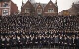 Photo de groupe de la conférence annuelle des émissaires Habad-Loubavitch, prise au siège de Habad à New York, le 1er décembre 2024 (AP Photo/Yuki Iwamura)