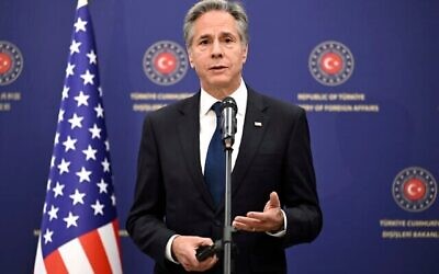 Le secrétaire d'État américain Antony Blinken s'exprime lors d'une conférence de presse conjointe avec le ministre turc des Affaires étrangères Hakan Fidan (sans photo) au siège du ministère dans la capitale turque Ankara, le 13 décembre 2024. (Crédit : Andrew Caballero-Reynolds/Pool Photo via AP)