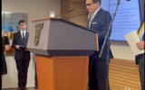 John Kirby, récitant une prière pour les otages détenus à Gaza à l'occasion de la fête annuelle de Hanoukka organisée par l'ambassade d'Israël, à Washington, le 18 décembre 2024. (Crédit : Capture d’écran/X ; utilisée conformément à l'article 27a de la loi sur le droit d'auteur)
