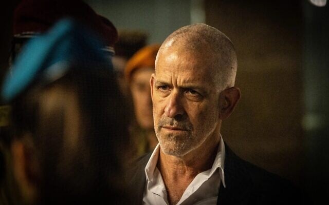 Ronen Bar, le chef du Shin Bet, lors d'une cérémonie organisée au musée de la Shoah de Yad Vashem à Jérusalem, le jour de Yom HaShoah, le 5 mai 2024. (Crédit : Chaim Goldberg/Flash90)