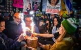 Des membres de la famille et des militants marquant le 25e anniversaire de l'otage Matan Zangauker lors d'une manifestation pour la libération des otages détenus dans la bande de Gaza, à Tel Aviv, le 18 décembre 2024. (Crédit : Arie Leib Abrams/Flash90).