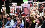 Rassemblement pour la libération des otages détenus par le Hamas, sur la Place des Otages, à Tel Aviv, le 21 décembre 2024. (Crédit : Avshalom Sassoni/Flash90)
