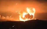 Explosion due à des frappes aériennes israéliennes sur des dépôts d'armes dans la zone côtière syrienne de Tartous, le 16 décembre 2024. (Capture d'écran : X ; utilisée conformément à l'article 27a de la loi sur le droit d'auteur)