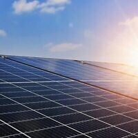L'énergie solaire et le stockage sont considérés comme une option clé vers la réduction des émissions de carbone. (lovelyday12, iStock chez Getty Images)