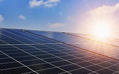 L'énergie solaire et le stockage sont considérés comme une option clé vers la réduction des émissions de carbone. (lovelyday12, iStock chez Getty Images)